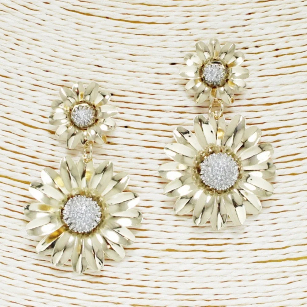 Daisy Duo Flower Earrings: Silver